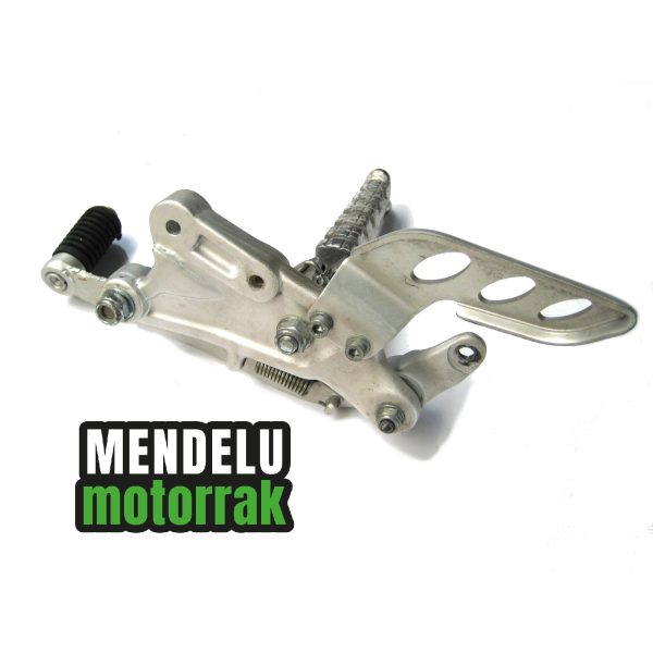 Conjunto pedal freno, soporte y estribera delantera derecha de FB Mondial HPS 300. Ref: 679596, 866141, ZPAP8132957, ZP680578