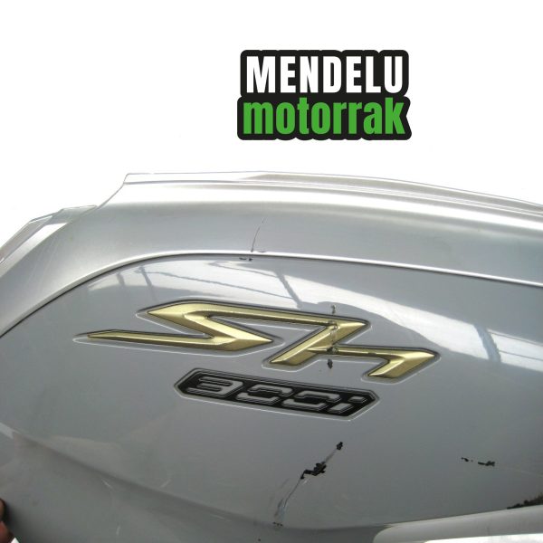 Carenado lateral trasero izquierdo y moldura para Honda SH 300 2015-2020 (SH300). Ref: 83600-K53-D000 / 83420-K53-D000