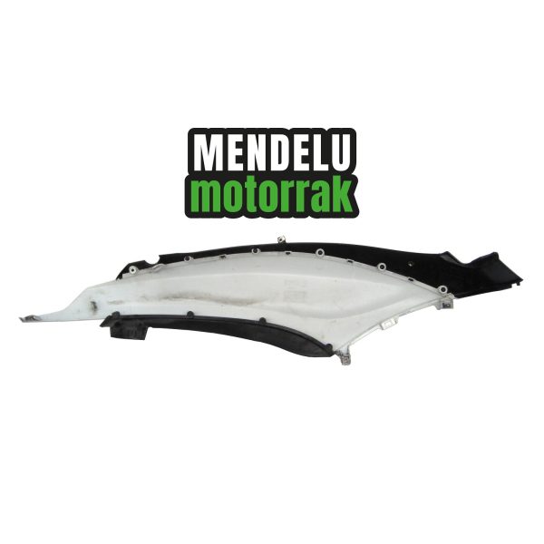 Carenado, tapa lateral trasera izquierda Piaggio Beverly 125 300 2010-2015 / 350 2013-2016. Ref: 656353 / SX 656355 / 672615