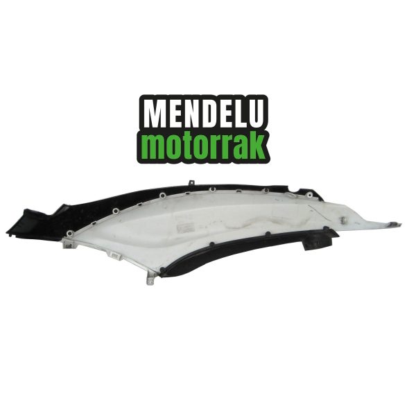 Carenado, tapa lateral trasera derecha Piaggio Beverly 125 300 2010-2015 / 350 2013-2016. Ref: 656354 / 65635 DX / 672616