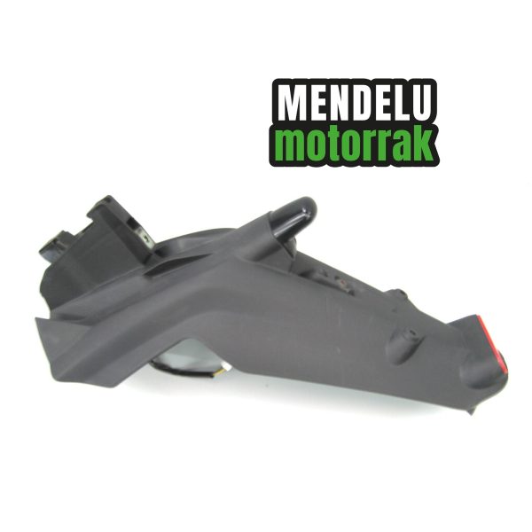 Guardabarros portamatrícula, soporte, catadióptrico y luz de matrícula de Piaggio Beverly SRT 125 2010-2015. Ref: 672618 / 58235R / 58233 / 657193R5