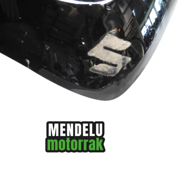 Carenado frontal en V de Suzuki Burgman 125 2007-2013 (UH125). Ref: 48131-03H