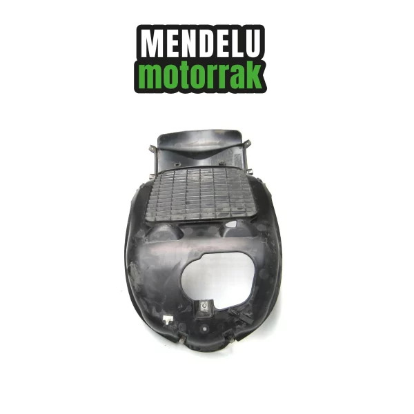 Cubierta protector radiador de Piaggio Beverly SRT 125 300 2010-2015. Ref: 656340