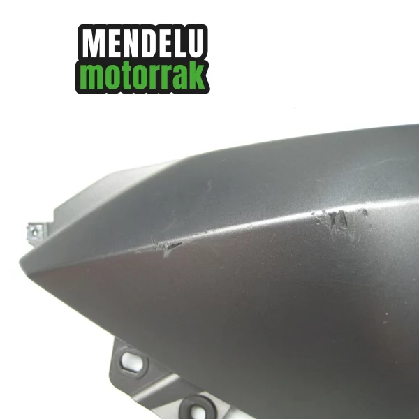 Carenado lateral trasero izquierdo de Yamaha X-MAX 125 14-16 (YP125R). Ref: 1SD-F1731