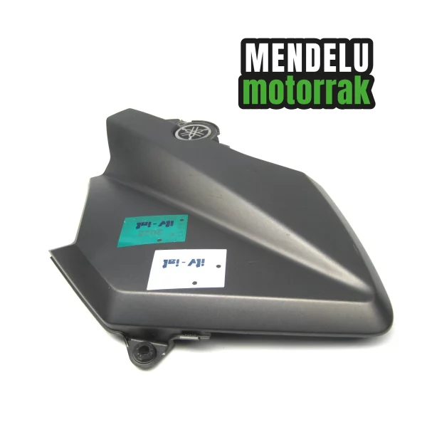 Carenado delantero derecho superior de Yamaha X-MAX 125 14-16 (YP125R). Ref: 1SD-F835H-00 / 1SD-F835H