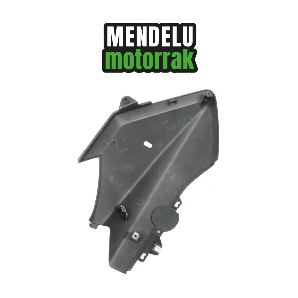 Carenado delantero derecho superior de Yamaha X-MAX 125 14-16 (YP125R). Ref: 1SD-F835H-00 / 1SD-F835H