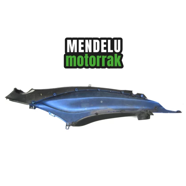 Carenado, tapa lateral trasera derecha Piaggio Beverly S 300 2016-2019 IE Sport. Ref: 656356 DX / 656354 / 672616