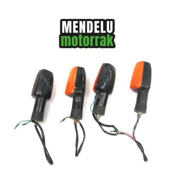 Conjunto intermitentes delanteros y traseros de Honda CBF 250 (CBF250). Ref: 33404-KGA-900 / 33410-KGA-B01 / 33454-KGA-900 / 33605-KRH-D00 / WAGNER 11/12 50R-004105