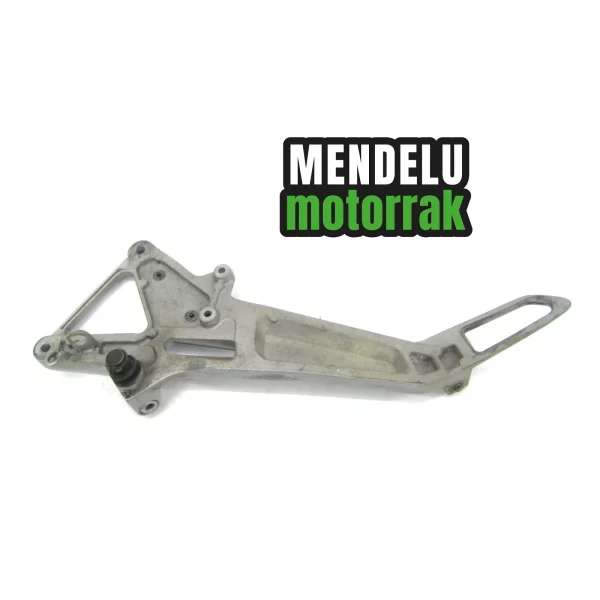 Soporte estriberas derecho de Honda CB 600 F Hornet 2003-2004 (CB600F PC36). Ref: 50650-MBZ-G00ZB / MBZ-R