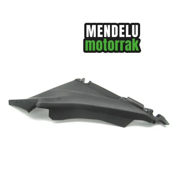 Moldura carenado trasero derecho de Yamaha X-MAX 300 2017-2022 (CZD300 BY3). Ref: B74-F172F-00