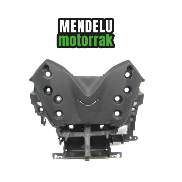 Caja, alojamiento batería, carenado frontal Yamaha X-MAX 300 2018-2022 (CZD300 BY3). Ref: BL1-H212B-00