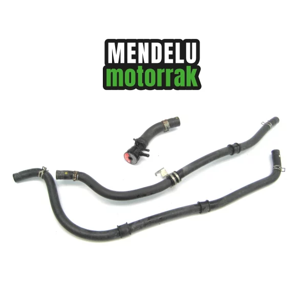 Tapón y manguitos radiador Yamaha X-MAX 300 2018-2022 (CZD300 BY3). Ref: B65-E2462-02-00 / B74-E2591-00-00 / B74-E2484-00-00 / B74-E2482-00-00 / B74-E2483-00-00